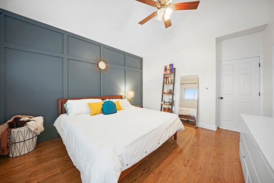 Building Photo - 1028 N Wolcott Ave