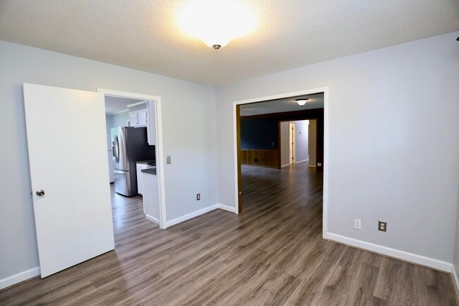 Building Photo - 579 Sierra St