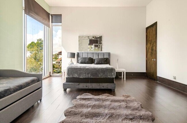 Building Photo - 4118 Floyd St