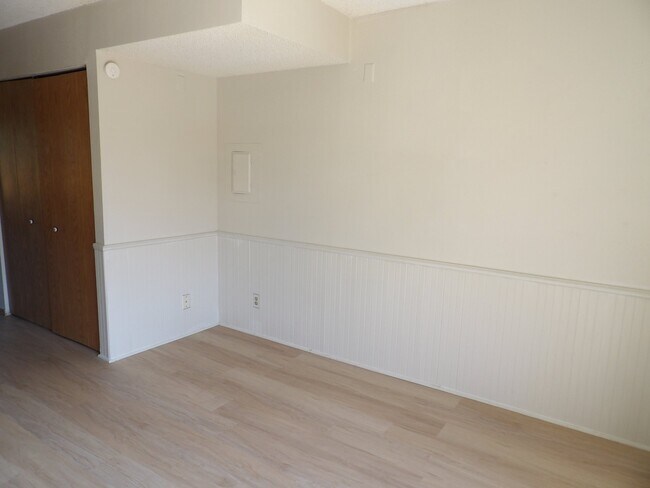 Building Photo - 6419 Village Ln