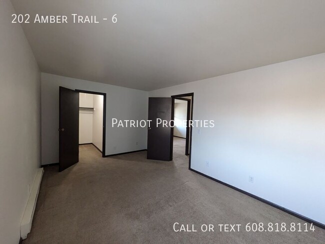 Building Photo - 2 bedroom/ 1 bath apartment in Sun Prairie...