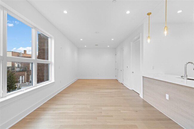 Building Photo - 6025 JFK Blvd E