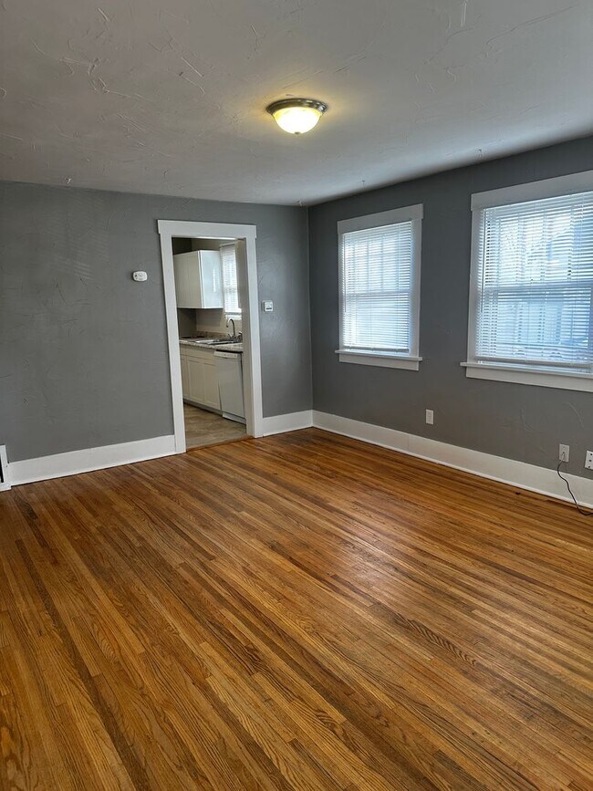 Building Photo - 4 Bedroom