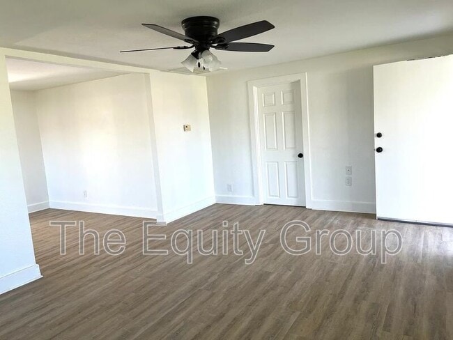 Building Photo - 303 Riverside Dr