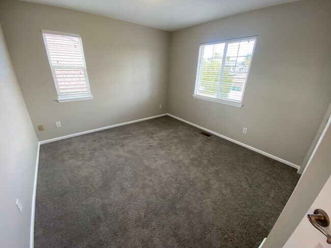 Building Photo - Spacious Home in Horizon Estates