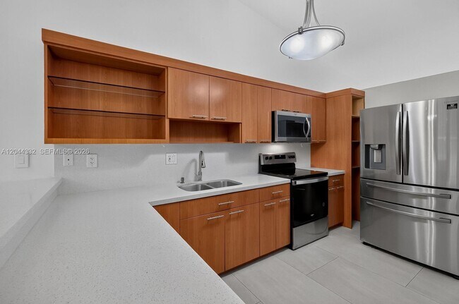 Building Photo - 2141 W 53rd St