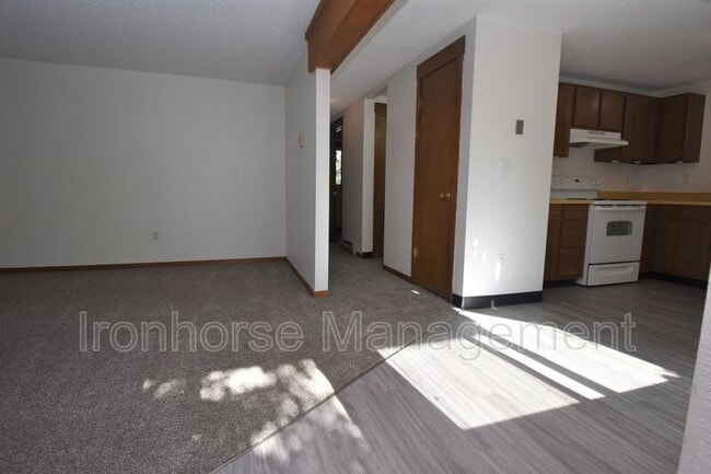 Building Photo - 119 S 15th Ave