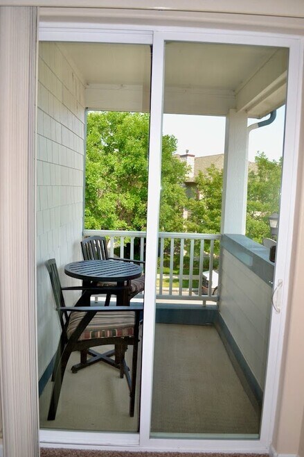 Building Photo - 2921 Kansas Dr