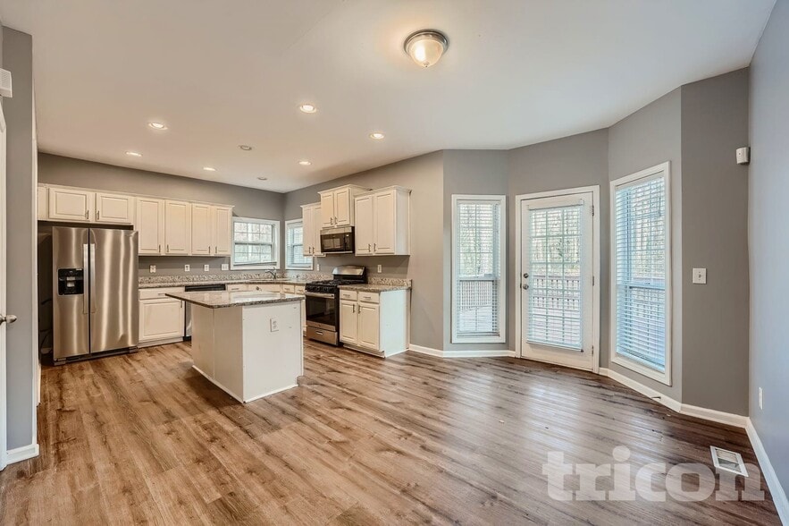 Building Photo - 3890 Brentview Pl NW