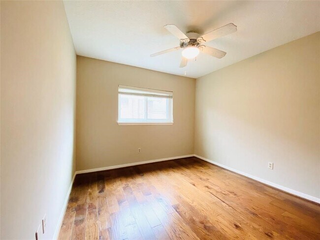 Building Photo - 3727 Bartons Ln