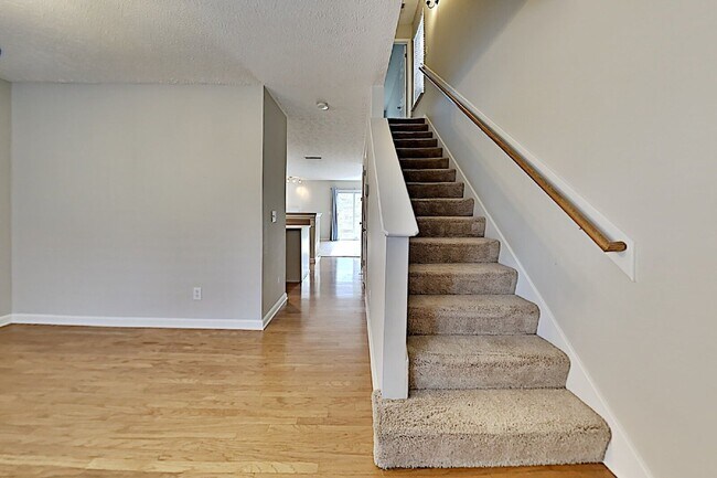Building Photo - 213 Shadow Glen Dr