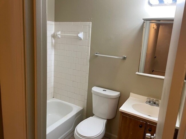 Building Photo - **ASK HOW YOU CAN MOVE IN WITH NO SECURITY DEPOSIT**333 River Brook Trl: 3BD, 2.5BA Duplex only 5...