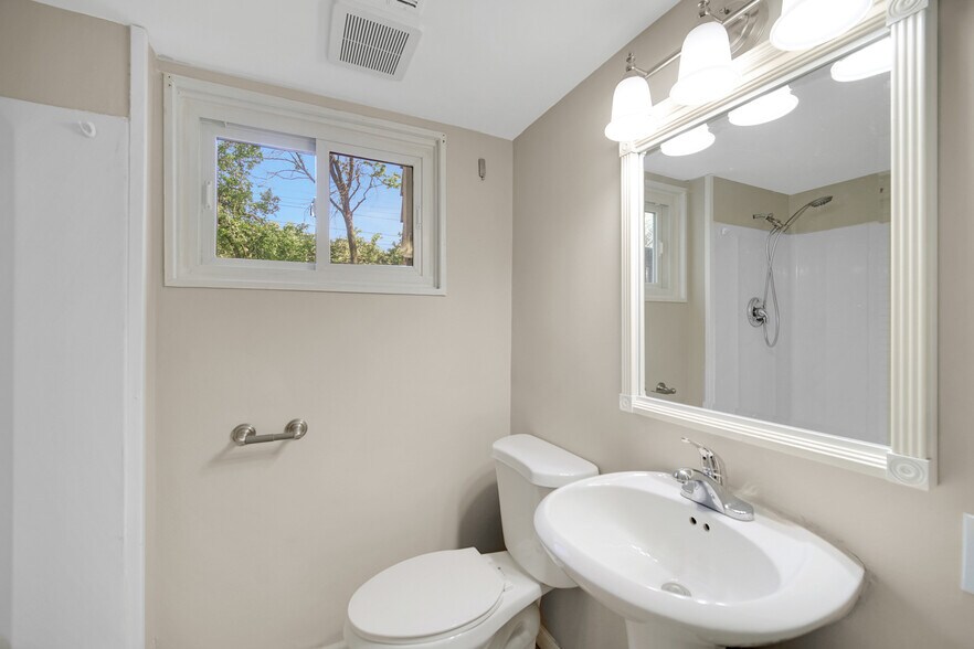 Building Photo - 22W362 Hackberry Dr