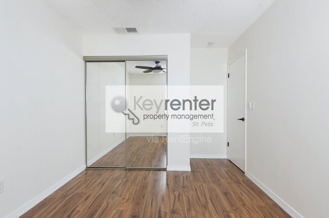 Building Photo - 1833 Clearbrooke Dr