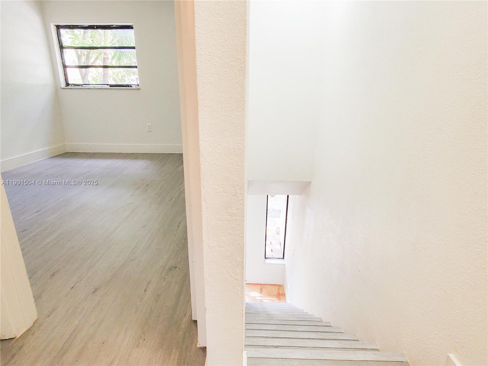 Building Photo - 1901 NW South River Dr