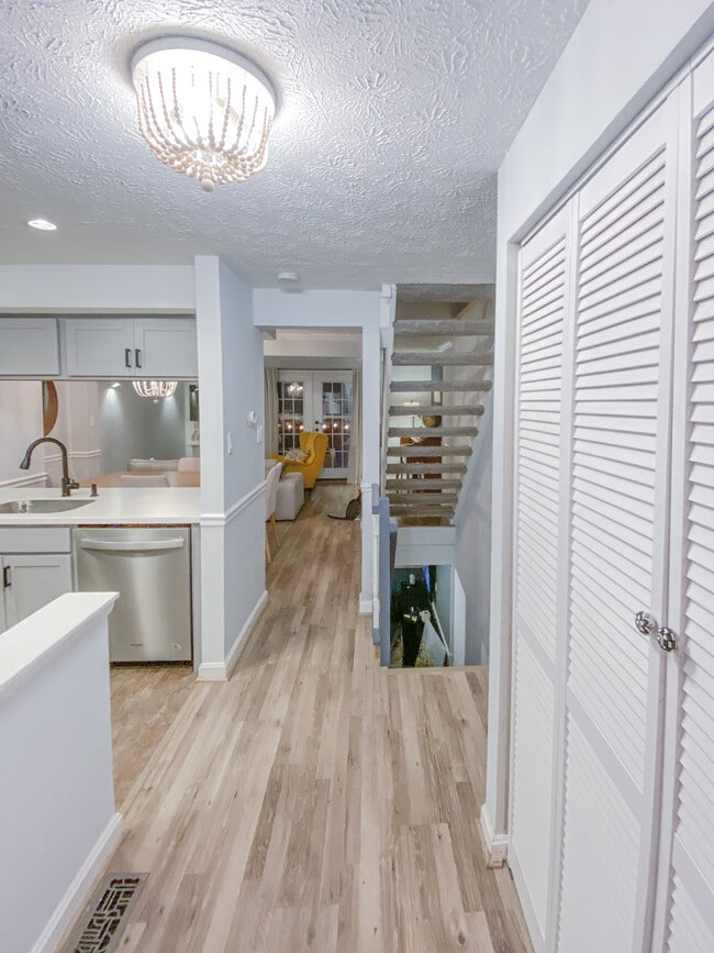 Building Photo - 13957 Palmer House Way