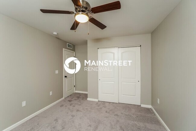 Building Photo - 3 Bedroom Pet-Friendly Home in Jeffersonville, IN with Main Street Renewal