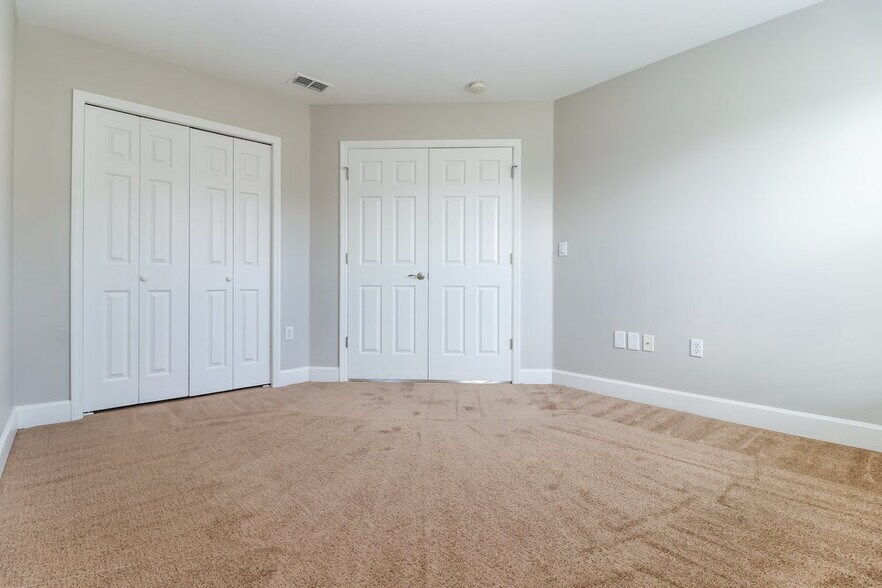 Building Photo - 5235 Greystone Dr