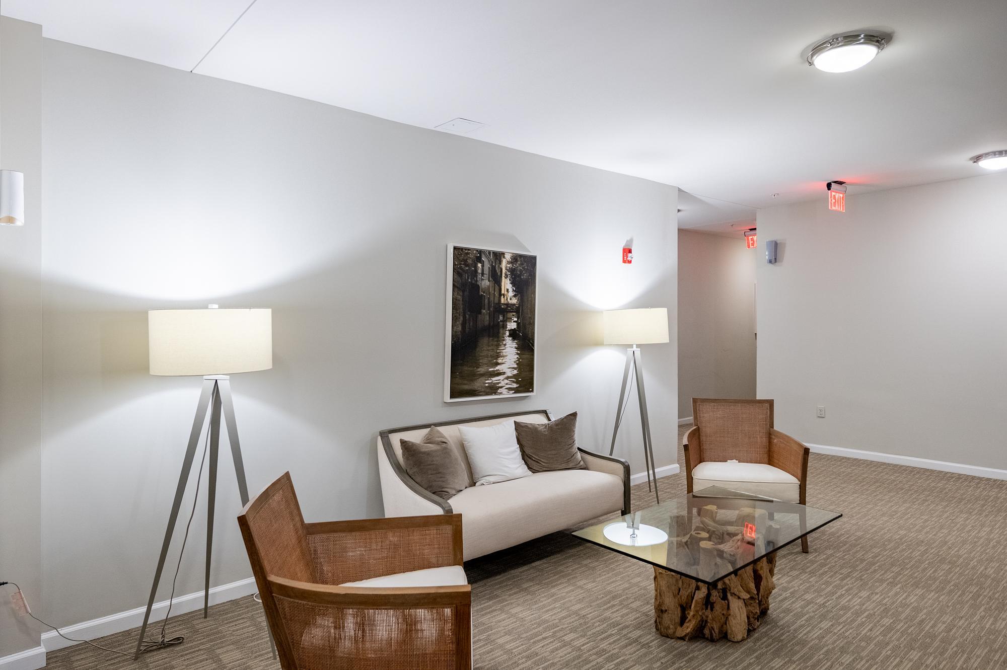 Building Photo - 4921 Pretty Lake Ave