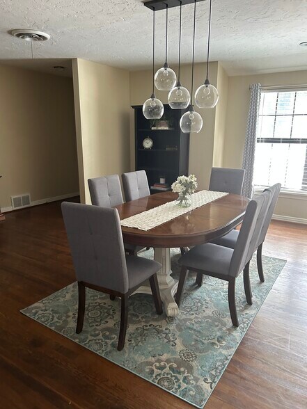 Building Photo - 3644 W Seminary Dr