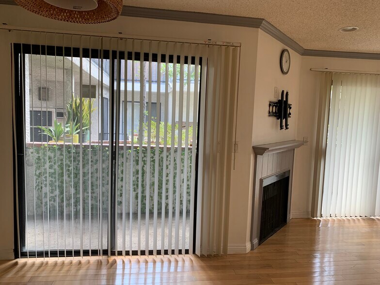 Primary Photo - 315 S Harvard Blvd