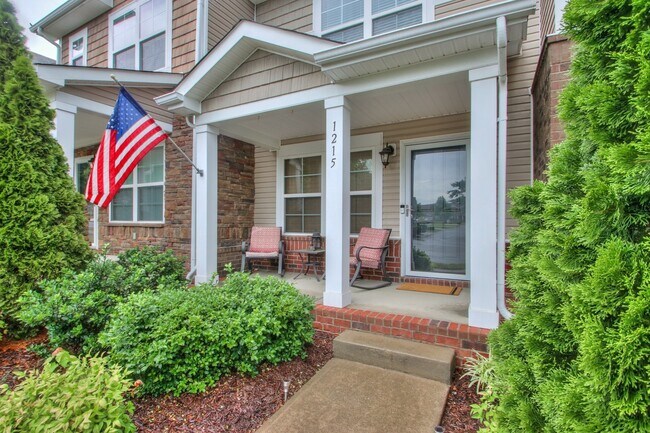 Building Photo - 1215 Riverbrook Dr