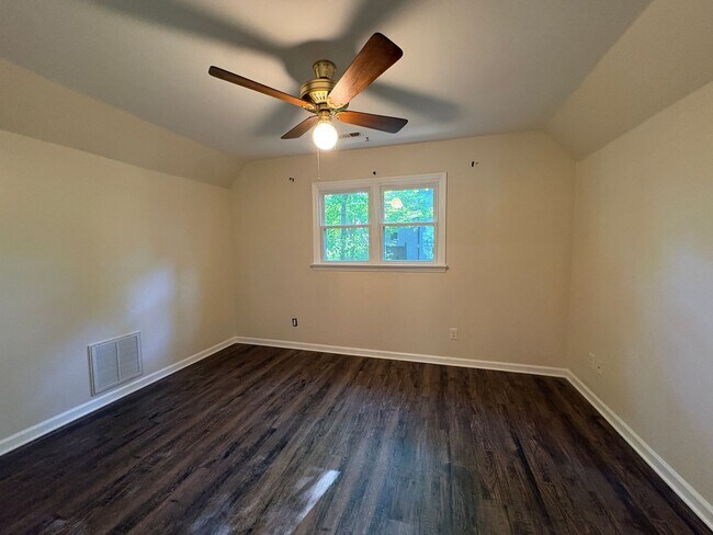Building Photo - 3 Bedroom, 2 Bathroom House in Lewisville!