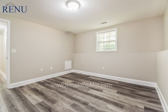 Building Photo - Fall Special: 1/2 off your first month! Av...