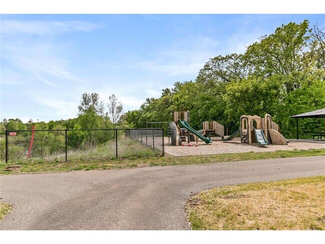Building Photo - 397 Rum River Wy