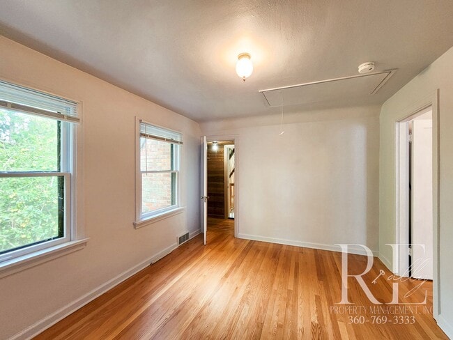 Building Photo - Waterfront Tudor | Private, Vintage Charm with Casita