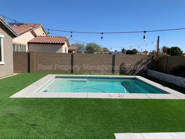 Building Photo - 8721 W MacKenzie Dr