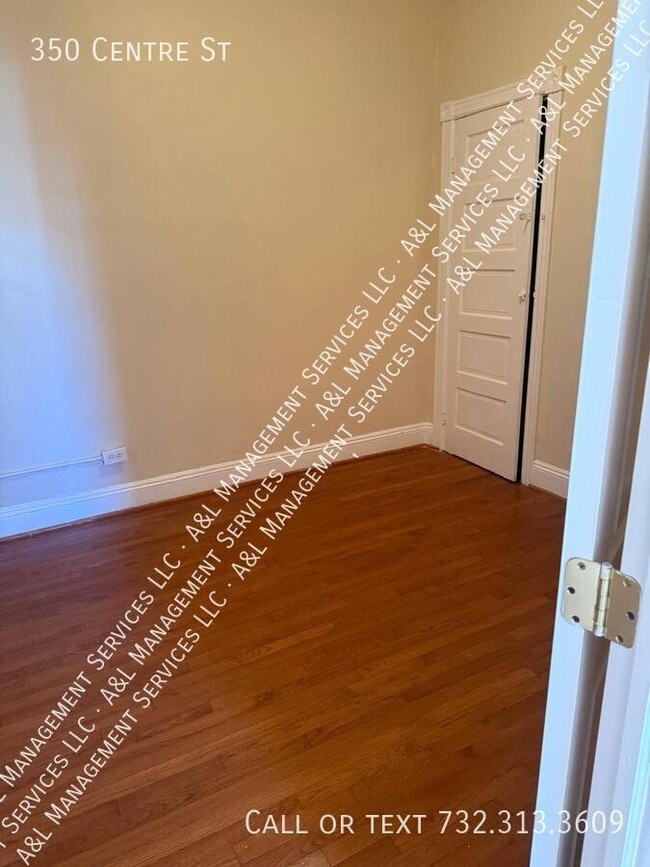 Building Photo - 350 Centre St