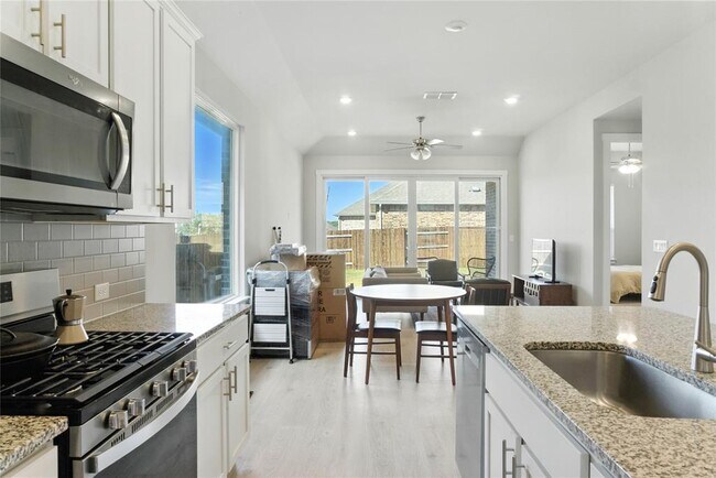 Building Photo - 2105 Suncup St