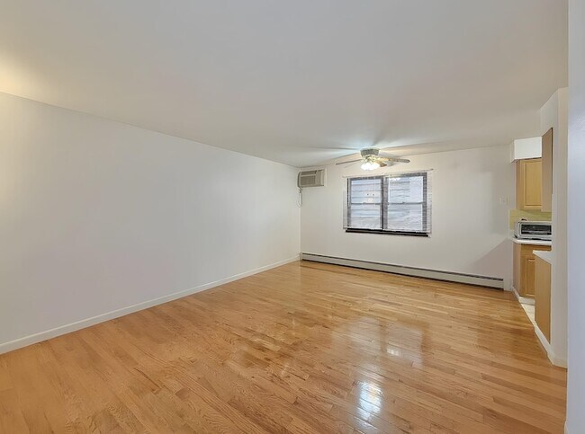 Building Photo - 56 68th St