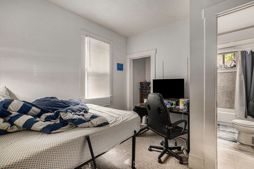 Building Photo - 515 S 4th Ave