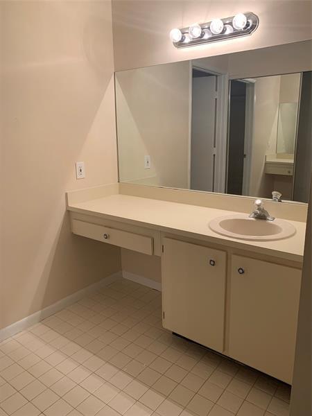 Building Photo - 15746 Woodgate Pl
