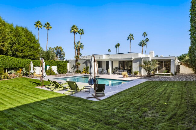 Building Photo - 1411 Via Isla