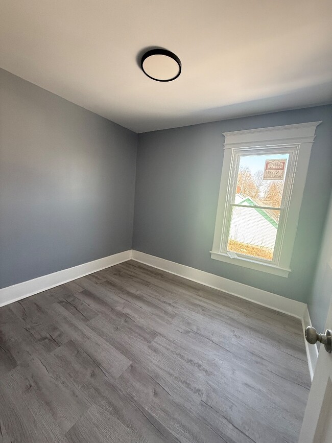 Building Photo - 912 Saratoga St