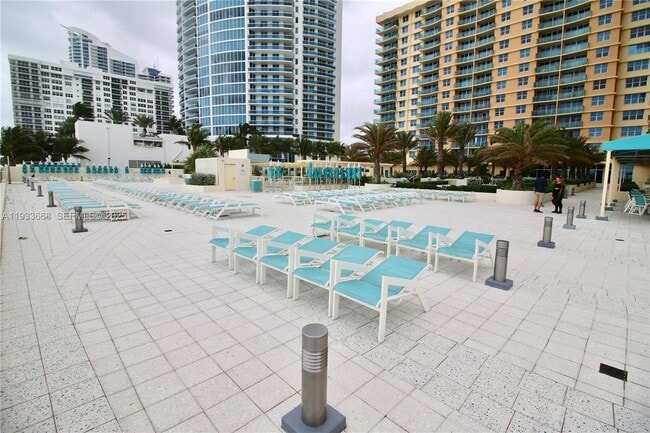 Building Photo - 2501 S Ocean Dr