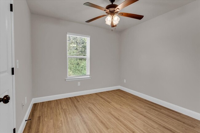 Building Photo - 230 E Johnson St