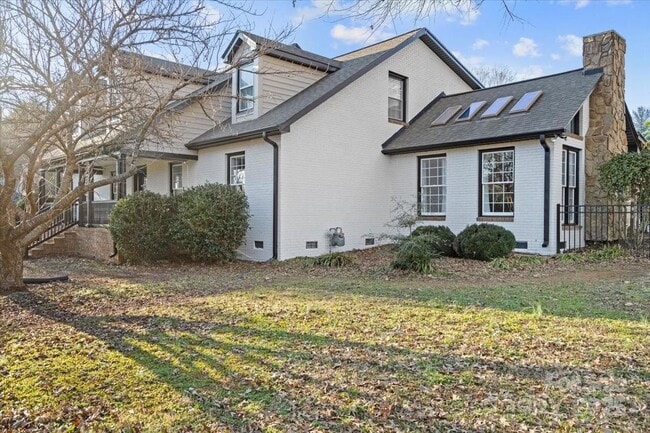 Building Photo - 8478 Rocky River Rd