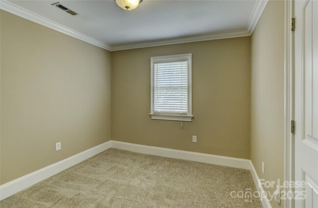 Building Photo - 448 N Summit Ave