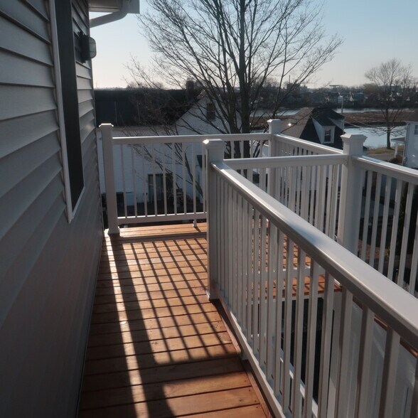 Building Photo - 32 Newhall St