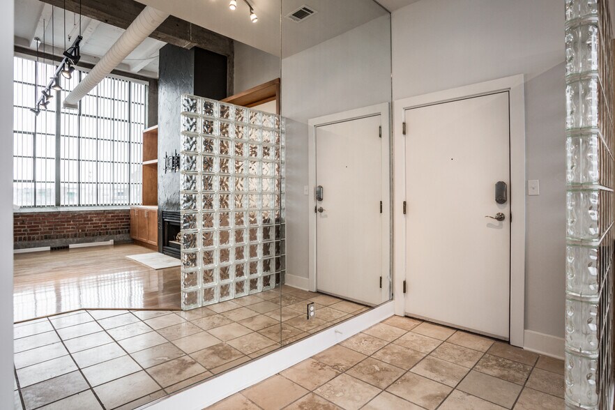 Building Photo - 611 N Park Ave