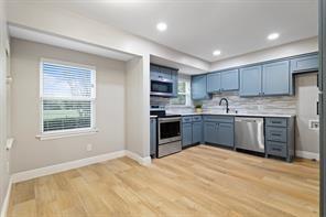 Building Photo - 104 Shoreline Dr