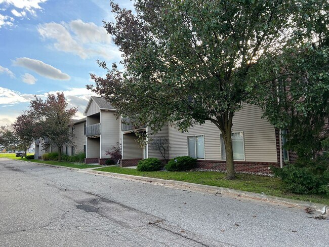 Building Photo - Downtown 2-Bdr 2-Bth Condo - First Floor -...
