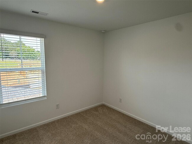 Building Photo - 404 Silver Birch Ct