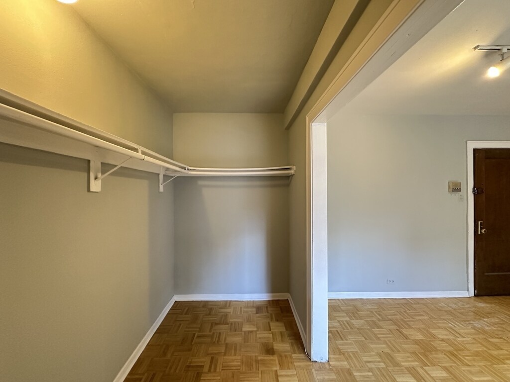 Building Photo - 739 W Belmont Ave