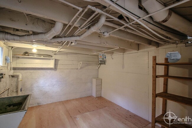 Building Photo - 315 W 27th St