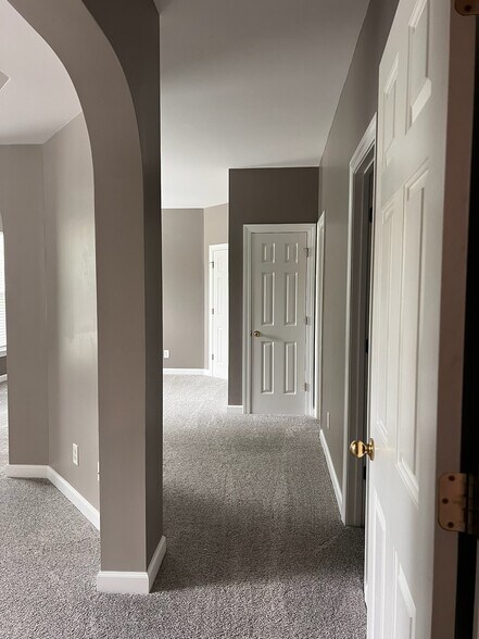 Building Photo - 101 Golf View Ln